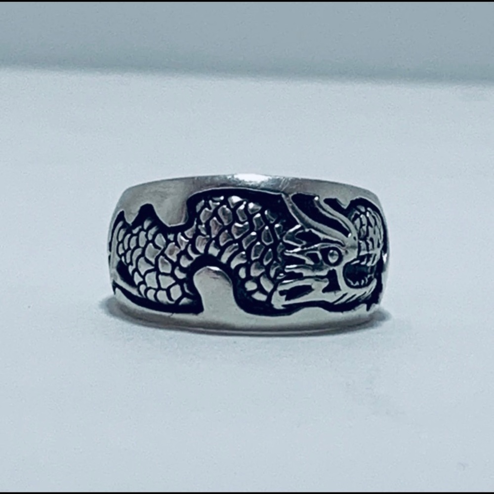 925 stamped Sterling Silver Dragon Ring Size 7.5